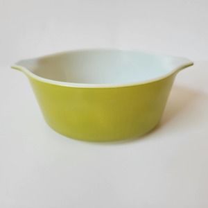 Pyrex Verde #472 1.5 Pints Round Casserole Dish without Lid
